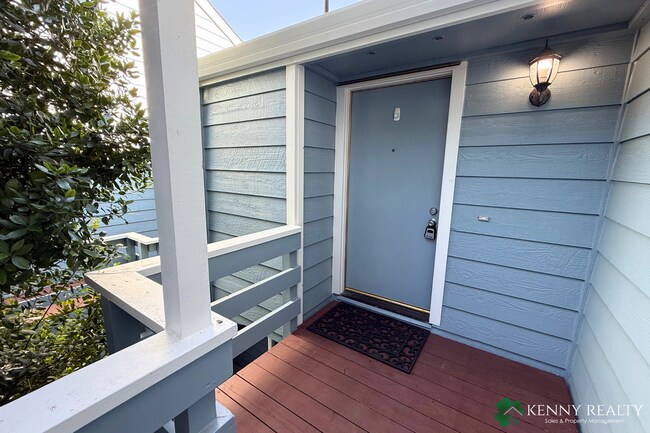 Foto del edificio - Bright 2 Bedroom, 1.5 Bathroom Home with O...
