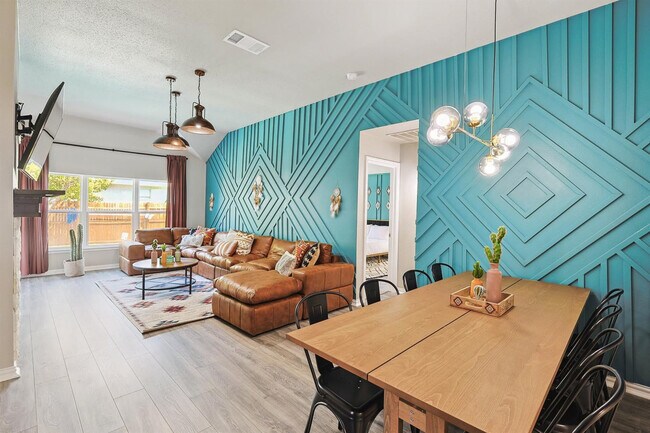 Foto del edificio - 915 Santa Fe Dr