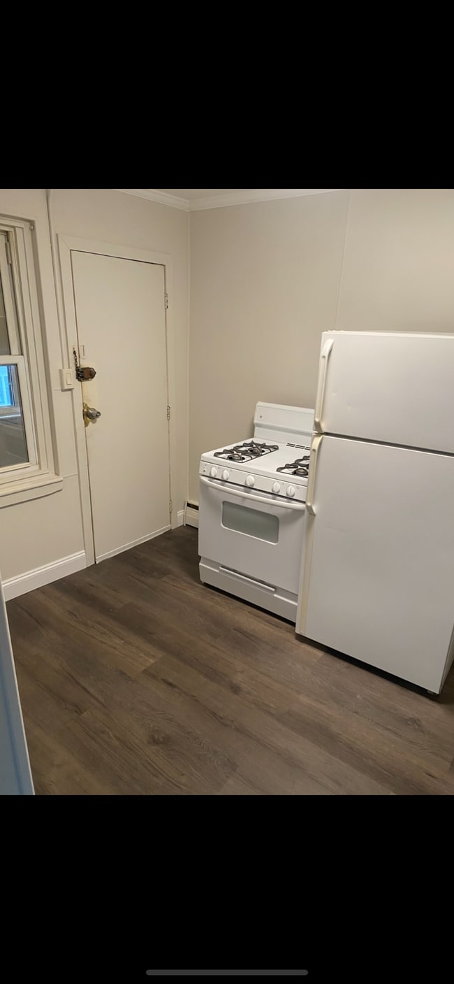 Building Photo - 230 N Hazel St