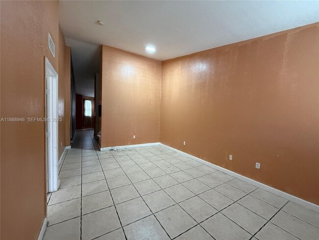 Building Photo - 2811 SE 17th Ave