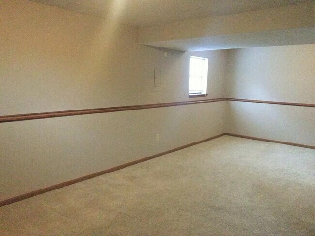 Family Room - 910 Remington Dr