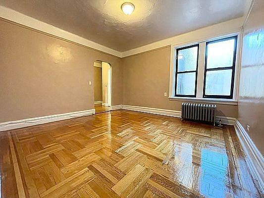 Foto principal - 3 bedroom in BRONX NY 10463