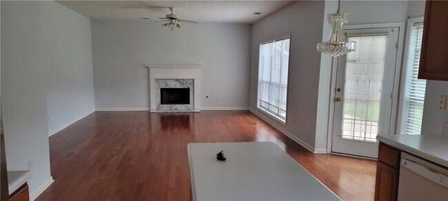Foto del edificio - 3748 Jackson Bluff Dr