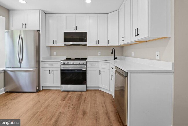 Foto del edificio - 2613 Ebony Rd