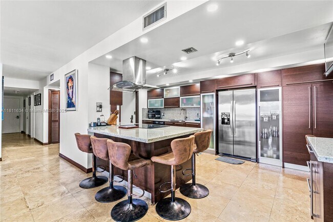 Foto del edificio - 1800 NE 114th St