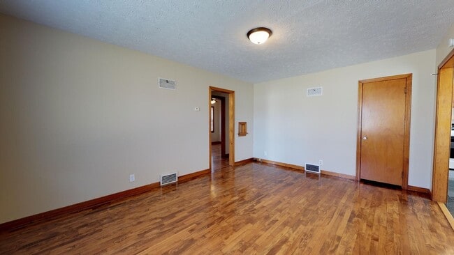 Building Photo - 3 Bedroom, 3 Bathroom House