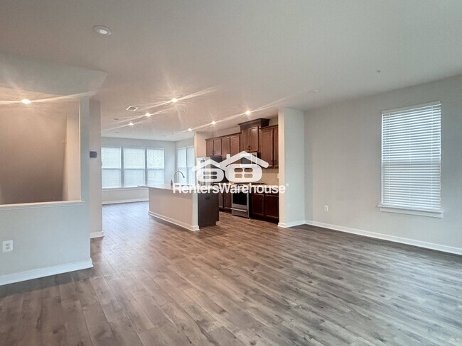 Foto del edificio - 2500 Emerald Branch Dr