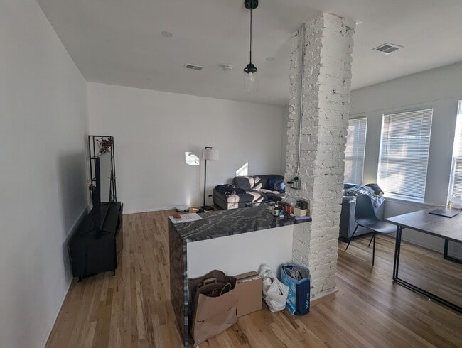 Foto del edificio - 2470 N Clybourn Ave
