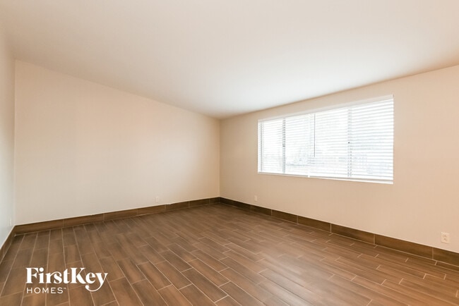 Building Photo - 8940 E Pine Valley Dr