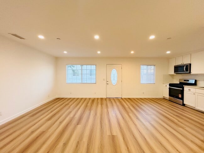 Foto del edificio - 12717 Bradley Ave