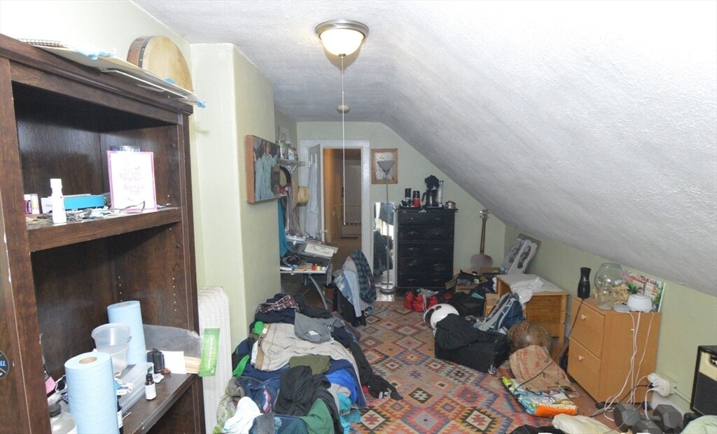 Primary Photo - 32 Linden St