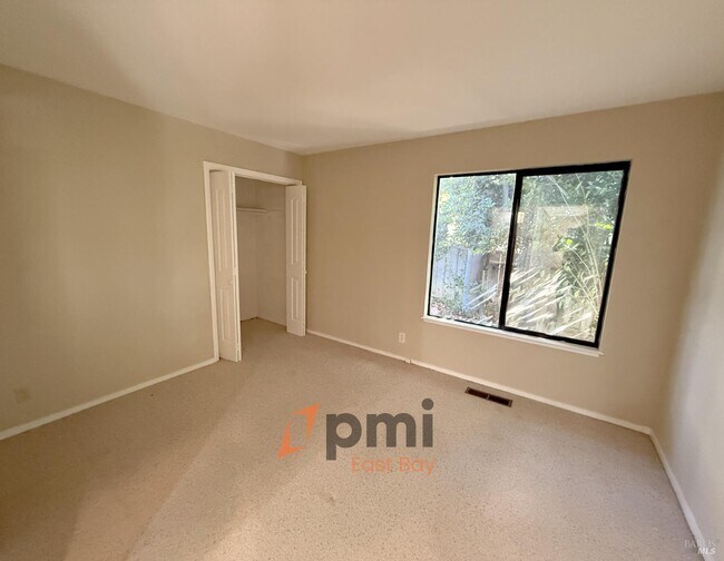 Building Photo - 2209 Ascot Pkwy