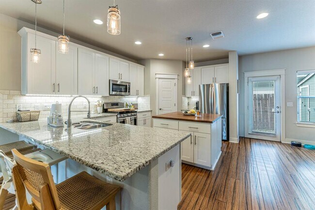 Foto del edificio - 1700 Singleton Ave