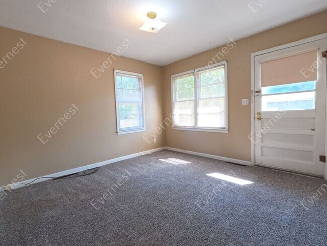 Foto del edificio - 231 N Roosevelt Ave