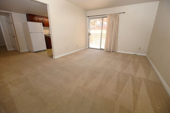 Building Photo - UPGRADED BELLA VITA 1 BEDROOM CONDO