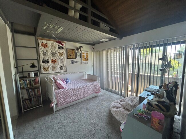 Dormitorio número 2 - 675 S Sierra Ave