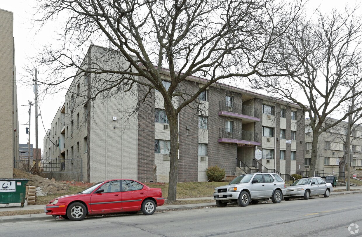 Building Photo - 2836 W Wells St