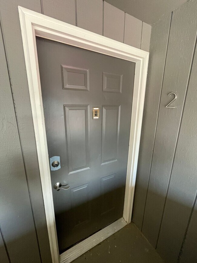 Foto del edificio - 2 Bedrooms, 2 FULL baths one block from WOU!