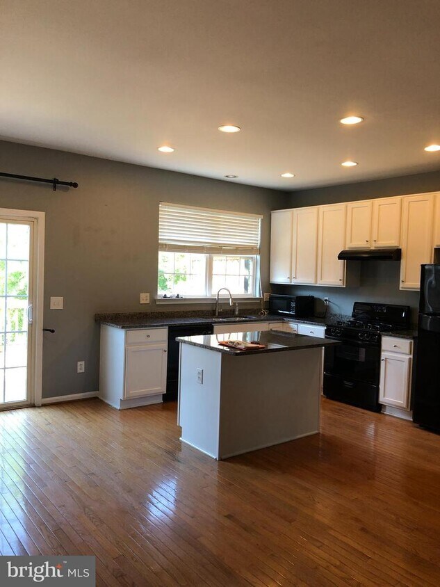 Primary Photo - 14946 Whittier Loop