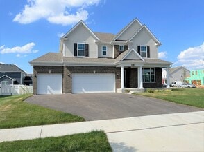 Building Photo - 218 Rhinebeck Wy