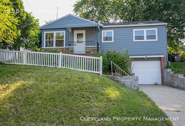 Building Photo - Updated Garfield Hts Ranch