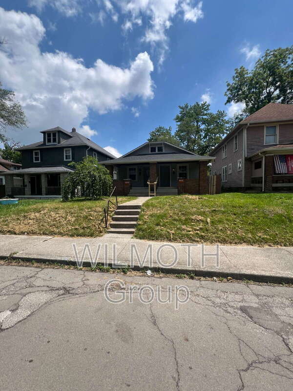 Primary Photo - 1223 N Oxford St