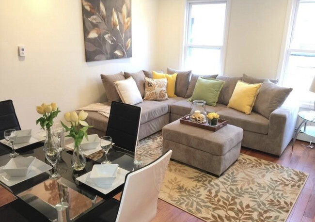 Living Room - Staged - 718 E 7th St