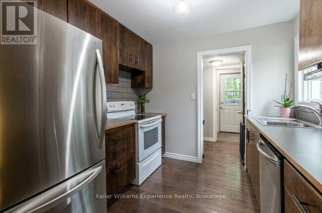 Photo du bâtiment - 85 Melrose Ave