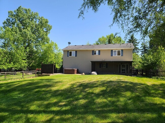Building Photo - 21290 W Park Dr