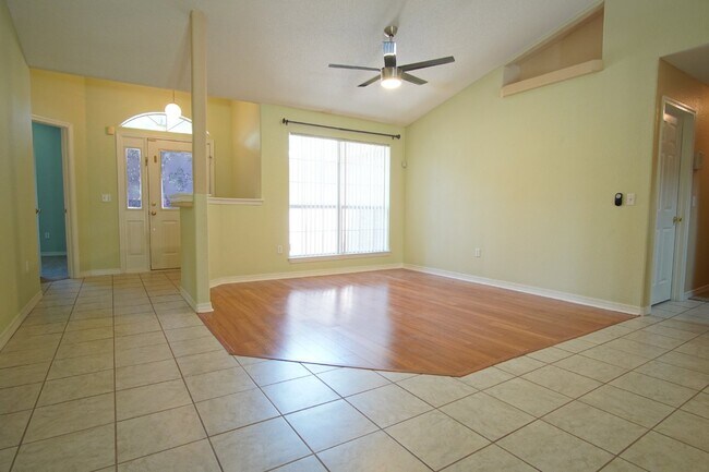 Building Photo - 4 bedroom 2 bathroom brick home in Milton ...