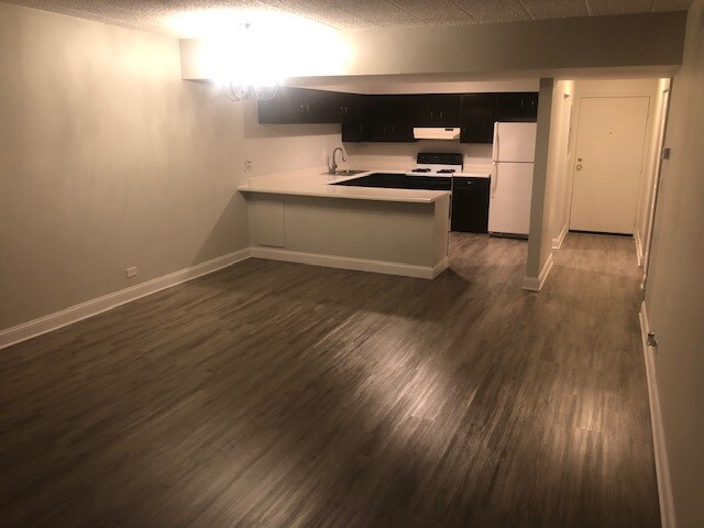 Foto principal - 103 N Milwaukee Ave