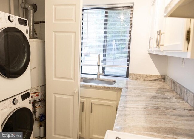 Building Photo - 3815 Davis Pl NW