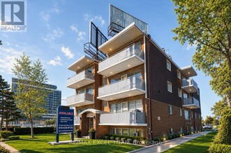 Building Photo - 1042 Sheppard Ave W