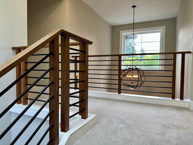 Building Photo - Rare and Beautiful 5 Bedroom property in E...