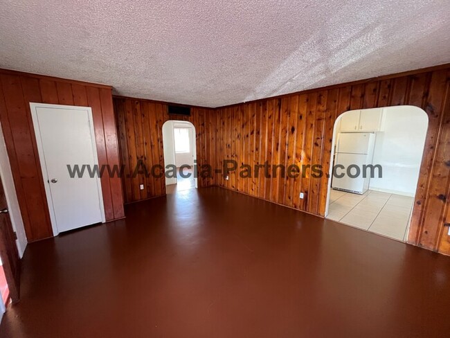 Foto del edificio - Three Bedroom Home