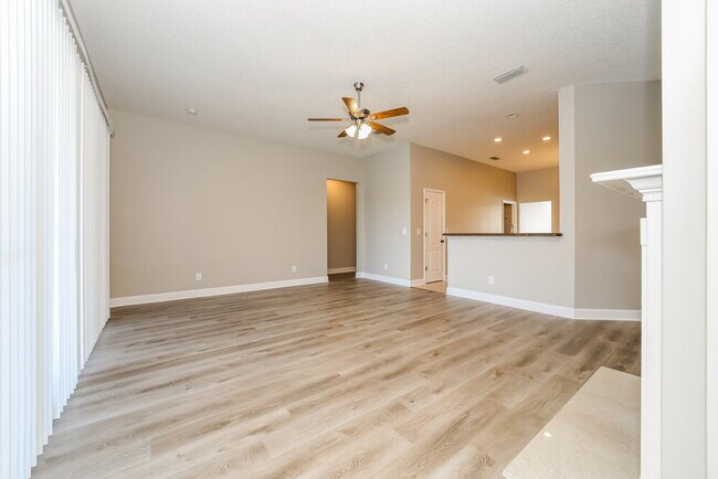 Foto del edificio - 136 Linda Lake Ln