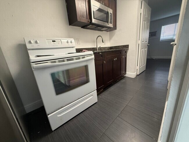 Foto del edificio - 37 SW 14th St