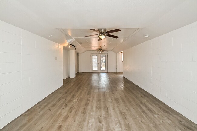 Building Photo - 228 Barracuda St