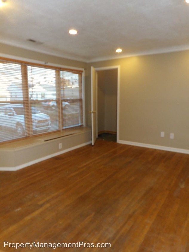 Primary Photo - 1364 Waverly Rd