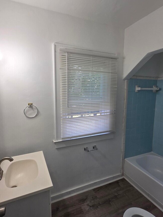 Foto del edificio - 15757 Pinehurst St