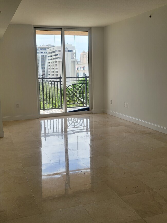 Foto del edificio - 357 Almeria Ave
