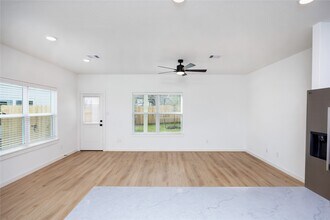 Building Photo - 1939 Longmire Villas Ct