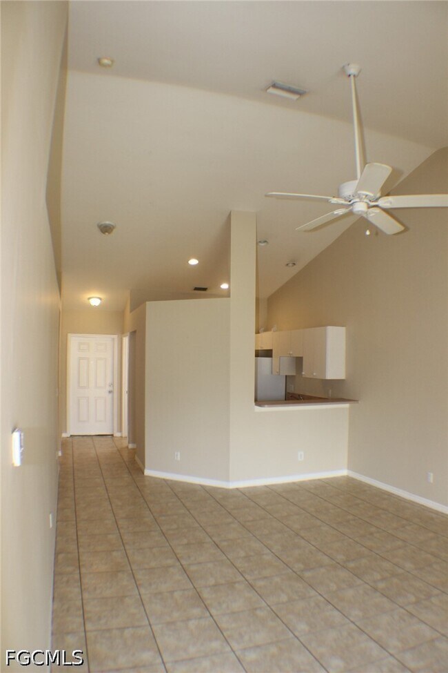 Foto del edificio - 4131 SW Santa Barbara Pl