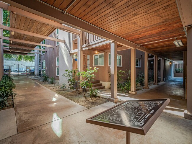 Foto del edificio - Fully Furnished Minutes from the Beach Newly Remodeled 2 Bedroom Move in Ready!