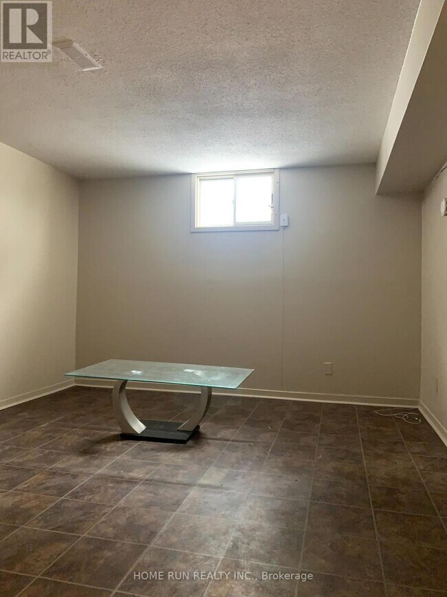 Photo du bâtiment - 859 Tavistock Rd