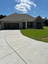 Building Photo - 41338 Rosewood Ln