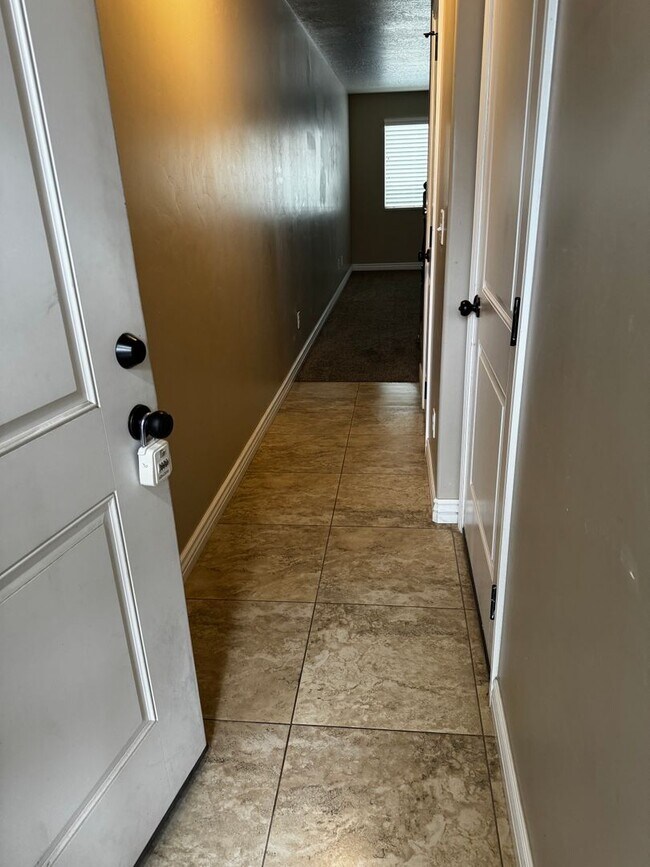 Foto del edificio - Fantastic 3 bedroom, 2.5 bathroom in Syrac...