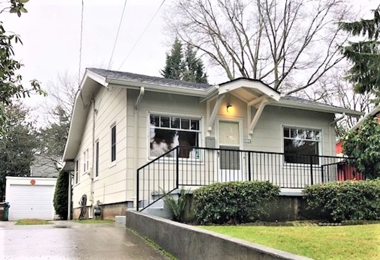 Primary Photo - Overlook Bungalow