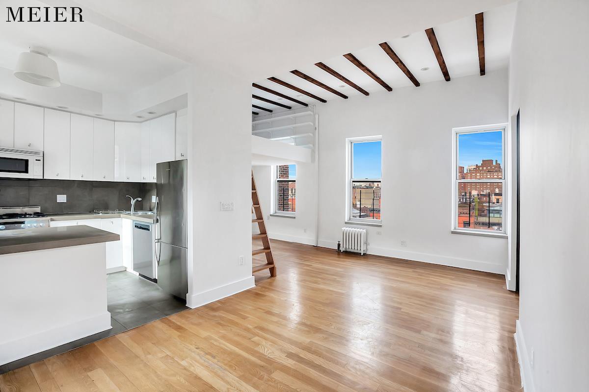 Primary Photo - 211 West 10th Street