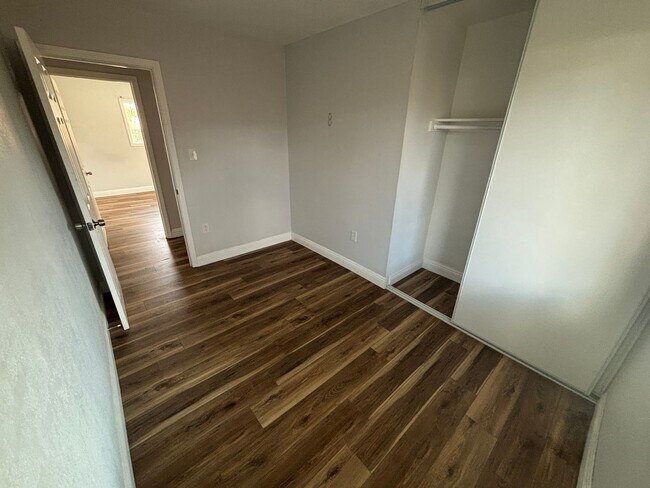 Foto del edificio - Updated 3-Bedroom Home with Office on a La...